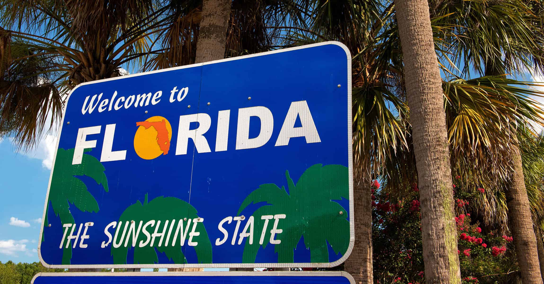 A sign reading "Welcome to Florida: The Sunshine State"