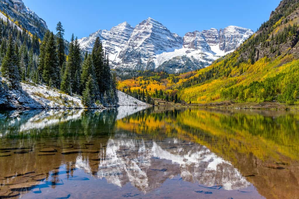 Wide-angle image of the mountains at Maroon Lake